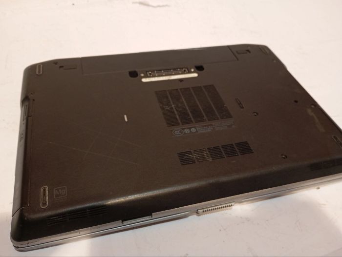 Ноутбук Б-клас Dell Latitude E6420 / 14" (1366x768) TN / Intel Core i3-2310M (2 (4) ядра по 2.1 GHz) / 4 GB DDR3 / 120 GB SSD / Intel HD Graphics 3000 / DVD-RW / АКБ не тримає б/в - зображення 7