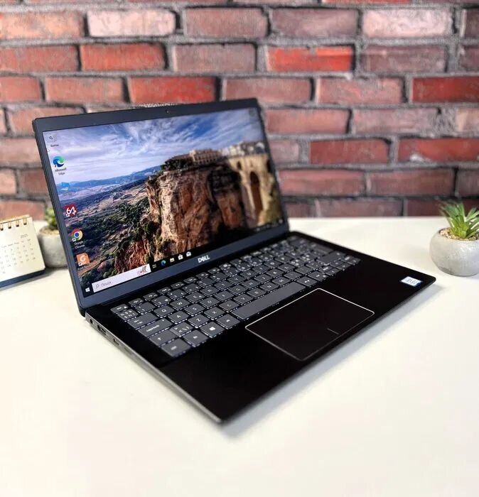 Ультрабук Dell Latitude 3301 / 13.3" (1920x1080) IPS / Intel Core i3-8145U (2 (4) ядра по 2.1 - 3.9 GHz) / 4 GB DDR3 / 256 GB SSD / Intel UHD Graphics 620 / WebCam б/в - зображення 5