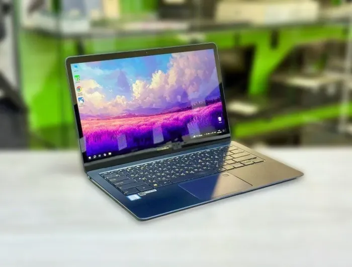 Ультрабук Asus ZenBook UX490U / 14" (1920x1080) IPS / Intel Core i5-7200U (2 (4) ядра по 2.5 - 3.1 GHz) / 8 GB DDR4 / 256 GB SSD / Intel HD Graphics 620 / WebCam / Win 10 Pro б/в - зображення 3
