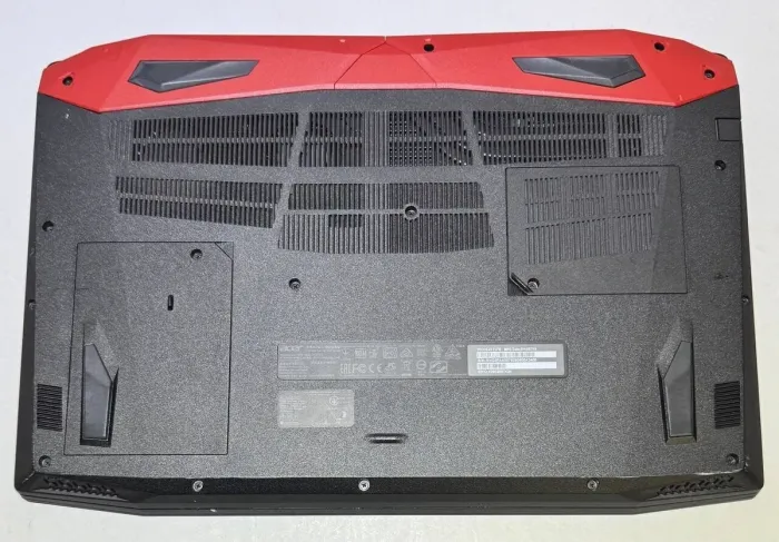 Ігровий ноутбук Aсer Predator Helios 300 ph315-51-71FS / 15,6" (1920x1080) IPS / Intel Core i7-8750H (6 (12) ядер по 2,2 - 4,1 ГГц) / 32 ГБ DDR4 / 256 ГБ SSD + 1000 ГБ HDD / nVidia GeForce GTX 1060, 6 ГБ GDDR5, 192-біт / WebCam б/в - зображення 3