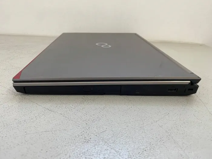 Мобільна робоча станція Fujitsu Celsius H730 / 15.6" (1920x1080) IPS / Intel Core i7-4810MQ (4 (8) ядра по 2.8 - 3.8 GHz) / 16 GB DDR3 / 256 GB SSD / nVidia Quadro K1100M, 2 GB GDDR5, 128-bit / WebCam / DVD-ROM б/в - зображення 4