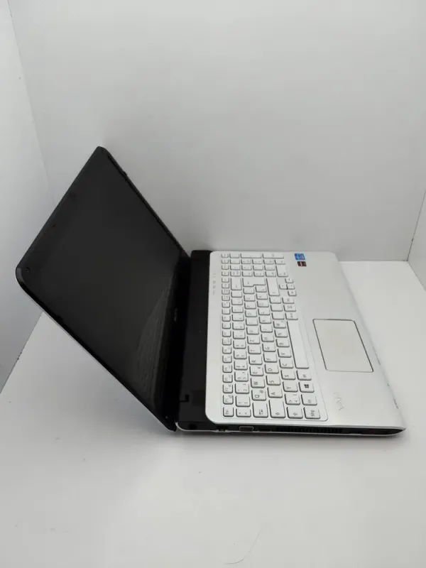 Ноутбук Sony SV1512 / 15.6 (1366x768) TN / Intel Core i5-3210M (2 (4) ядра по 2.5 - 3.1 GHz) / 6 GB DDR3 / 650 GB HDD / AMD Radeon HD 7600M, 1 GB GDDR3, 64-bit / WebCam б/в - зображення 5