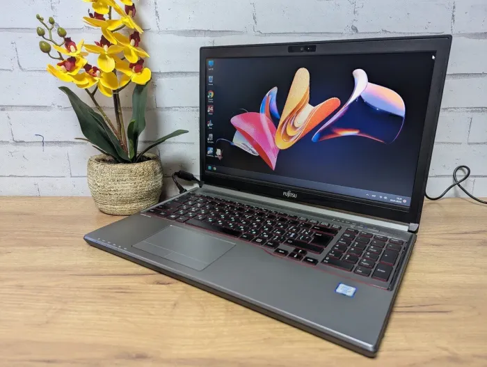 Ноутбук Б-клас Fujitsu LifeBook E756 / 15.6'' (1366x768) TN / Intel Core i5-6300U (2 (4) ядра по 2.4 - 3.0 GHz) / 8 GB DDR4 / 128 GB SSD / Intel HD Graphics 520 / WebCam / Без АКБ б/в - зображення 5