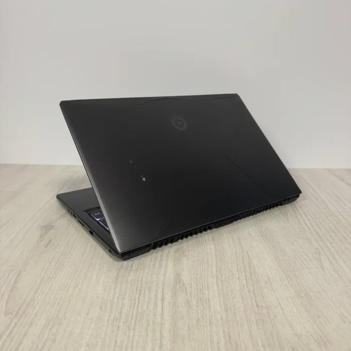 Ігровий ноутбук Б-класу Origin Evo 15-S P950ER-U / 15,6" (1920x1080) IPS / Intel Core i7-8750H (6 (12) ядер по 2,2 - 4,1 ГГц) / 16 ГБ DDR4 / 128 ГБ SSD + 500 ГБ HDD / nVidia GeForce GTX 1070 Max-Q, 8 ГБ GDDR5, 256-біт б/в - зображення 6