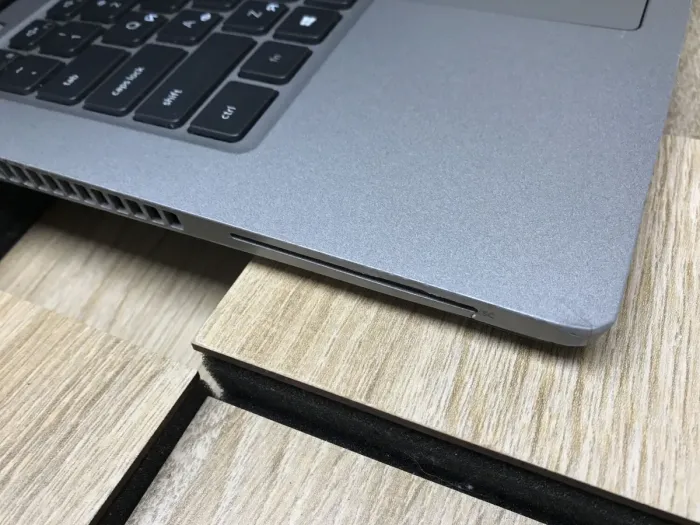 Ультрабук Б-клас Dell Latitude 5420 / 14" (1920x1080) IPS / Intel Core i5-1135G7 (4 (8) ядра по 4.2 GHz) / 8 GB DDR4 / 256 GB SSD M.2 / Intel Iris Xe Graphics / WebCam / USB 3.2 / Windows 10 б/в - зображення 9