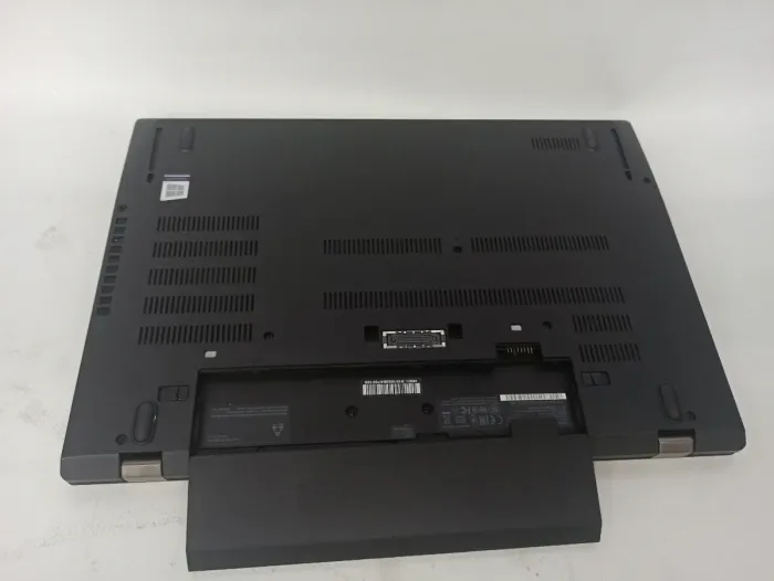 Ультрабук Lenovo ThinkPad T570 / 15.6" (1920x1080) IPS / Intel Core i5-7300U (2 (4) ядра по 2.6 - 3.5 GHz) / 8 GB DDR4 / 512 GB SSD M.2 / Intel HD Graphics 620 / WebCam б/в - зображення 5