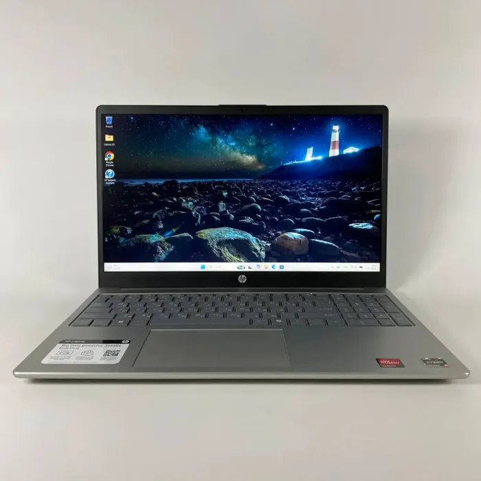 Ультрабук Б-клас HP Laptop 15-fc0102nr / 15.6" (1920x1080) IPS / AMD Ryzen 5 5625U (6 (12) ядер по 2.3 - 4.3 GHz) / 16 GB DDR4 / 256 GB SSD / AMD Radeon Vega 7 Graphics / WebCam / HDMI б/в - зображення 2