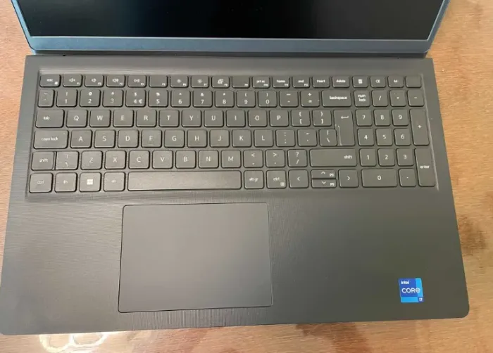 Ультрабук Б-клас Dell Vostro 3520 / 15.6" (1920x1080) IPS / Intel Core i7-1255U (10 (12) ядер по 3.5 - 4.7 GHz) / 8 GB DDR4 / 512 GB SSD / Intel Iris Xe Graphics eligible / WebCam б/в - зображення 4