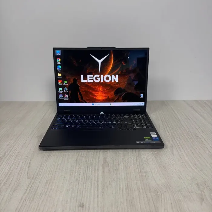 Ігровий ноутбук Lenovo Legion 5i 15IRX10 / 15,6" (2560×1440) IPS / Intel Core i7-14700HX (20 (28) ядер по 2,1 - 5,4 ГГц) / 16 ГБ DDR5 / 1000 ГБ SSD M.2 / nVidia GeForce RTX 5060, 8 ГБ GDDR7, 128-біт / Веб-камера б/в - зображення 2