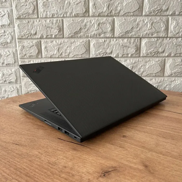 Ігровий ноутбук Lenovo ThinkPad P1 Gen 4 / 15.6" (3840x2160) IPS / Intel Core i9-11950H (8 (16) ядер по 2.1 - 5.0 GHz) / 32 GB DDR4 / 2000 GB SSD NVMe / nVidia GeForce RTX 3080, 16 GB GDDR16, 256-bit / WebCam б/в - зображення 6