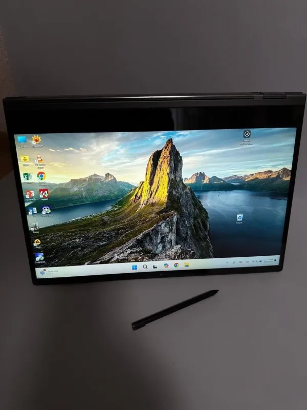 Ноутбук-трансформер Lenovo Yoga C930-13Ikb / 13" (1920х1080) IPS Touch / Intel Core i7-8550U (4 (8) ядра по 1.8 - 4.0 GHz) / 12 GB DDR4 / 256 GB SSD / Intel UHD Graphics 620 / WebCam / Win 11 б/в - зображення 6