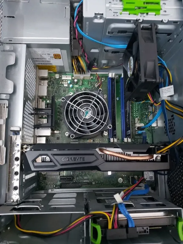 Компьютер Fujitsu Esprimo P957 E90 Tower / Intel Core i5-6600 (4 ядра по 3.3 - 3.9 GHz) / 16 GB DDR4 / 256 GB SSD M.2 + 500 GB HDD / nVidia GeForce GTX 1050 Ti, 4 GB GDDR5, 128-bit / DVD-ROM б/в - зображення 4