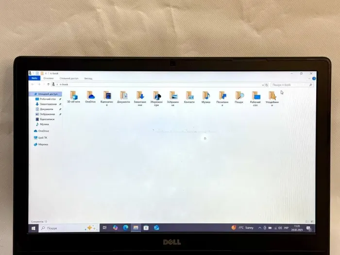 Ноутбук Б-клас Dell Latitude 3570 / 15.6" (1366x768) TN / Intel Core i3-6100U (2 (4) ядра по 2.3 GHz) / 8 GB DDR3 / 500 GB HDD / Intel HD Graphics 520 / WebCam / Windows 10 Pro б/в - зображення 4