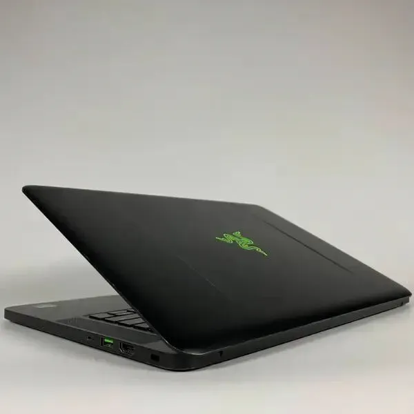 Ігровий ноутбук Б-клас Razer Blade RZ09-0195 / 14" (1920x1080) IPS / Intel Core i7-6700HQ (4 (8) ядра по 2.6 - 3.5 GHz) / 16 GB DDR4 / 512 GB SSD / nVidia GeForce GTX 1060, 6 GB GDDR5, 192-bit / WebCam / HDMI б/в - зображення 8