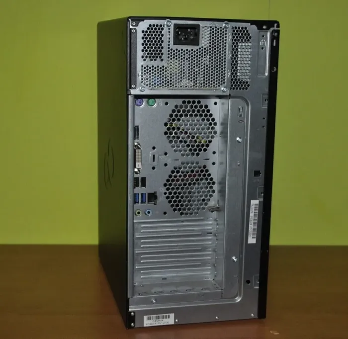 Комп'ютер Fujitsu Esprimo P558 E85 Tower / Intel Core i3-8100 (4 ядра по 3,6 ГГц) / 12 ГБ DDR4 / 4000 ГБ HDD / Intel UHD Graphics 630 / Windows 11 Pro б/в - зображення 9