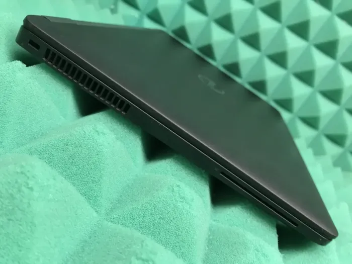 Ультрабук Б-клас Dell Latitude E7470 / 14" (1366x768) TN / Intel Core i5-6300U (2 (4) ядра по 2.4 - 3.0 GHz) / 8 GB DDR4 / 128 GB SSD / Intel HD Graphics 520 / WebCam / Fingerprint / HDMI / miniDP / Windows 10 б/в - зображення 7