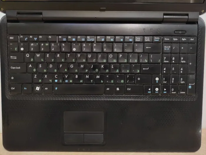 Ноутбук Asus K50C / 15.6" (1366x768) TN / Intel Celeron 220 (1 ядро по 1.2 GHz) / 4 GB DDR2 / 120 GB SSD / SIS Mirage 3 Graphics / WebCam / АКБ не тримає б/в - зображення 3