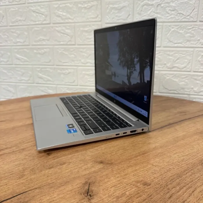 Ультрабук Б-клас HP EliteBook 840 G8 / 14" (1920x1080) IPS Touch / Intel Core i5-1135G7 (4 (8) ядра по 2.4 - 4.2 GHz) / 8 GB DDR4 / 256 GB SSD / Intel Iris Xe Graphics / WebCam б/в - зображення 5