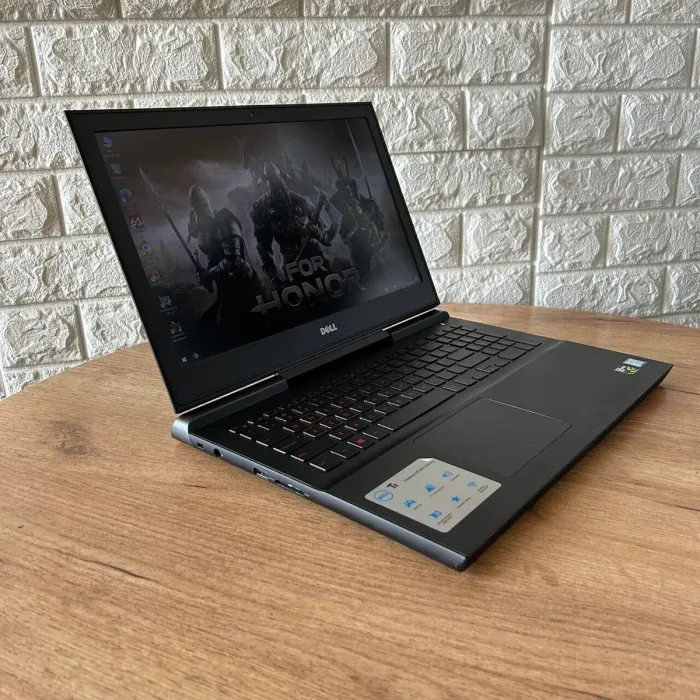 Ігровий ноутбук Б-клас Dell Inspiron 15 Gaming 7567 / 15.6" (1920x1080) IPS / Intel Core i5-7300HQ (4 ядра по 2.5 - 3.5 GHz) / 16 GB DDR4 / 256 GB SSD / nVidia GeForce GTX 1050 Ti, 4 GB GDDR5, 128-bit / WebCam б/в - зображення 4