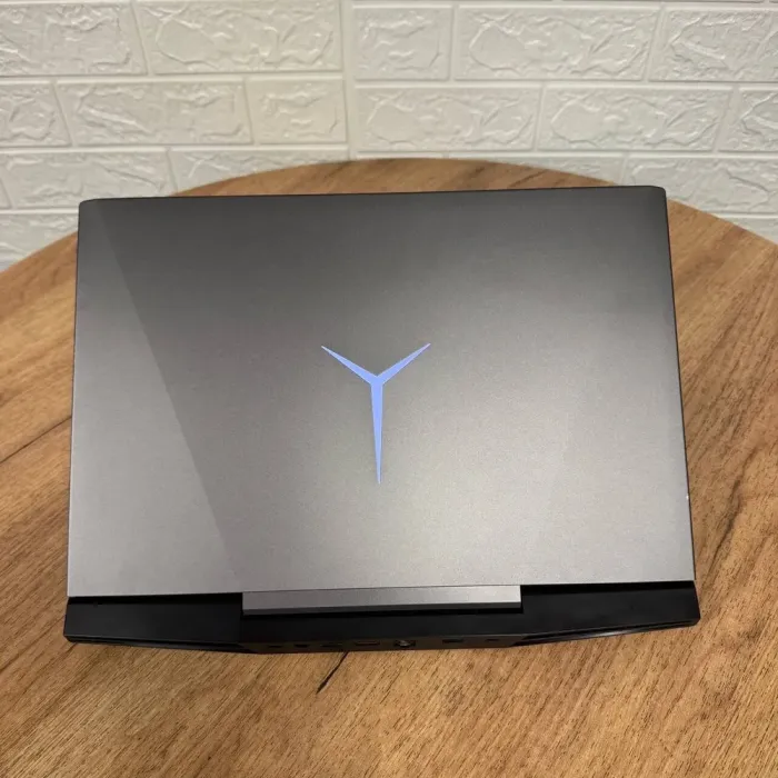 Ігровий ноутбук Lenovo Legion Y7000P-1060 / 15.6" (1920x1080) IPS / Intel Core i7-8750H (6 (12) ядер по 2.2 - 4.1 GHz) / 16 GB DDR4 / 128 GB SSD M.2 + 1000 GB HDD / nVidia GeForce GTX 1060, 6 GB GDDR5, 192-bit / WebCam б/в - зображення 3