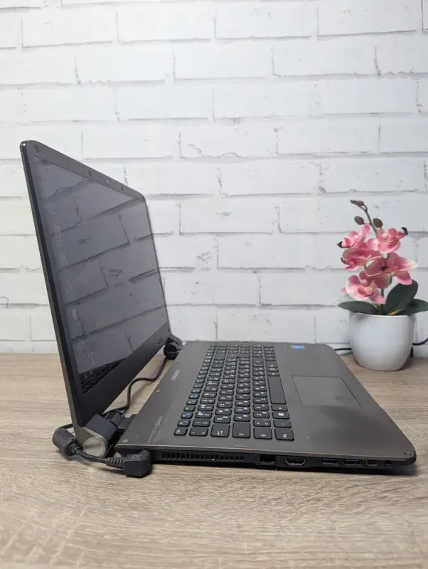 Ноутбук Б-клас Medion Akoya S621xT / 15.6" (1366x768) TN / Intel Core i3-4010U (2 (4) ядра по 1.7 GHz) / 8 GB DDR3 / 128 GB SSD / Intel HD Graphics 4400 / WebCam / Без АКБ б/в - зображення 6