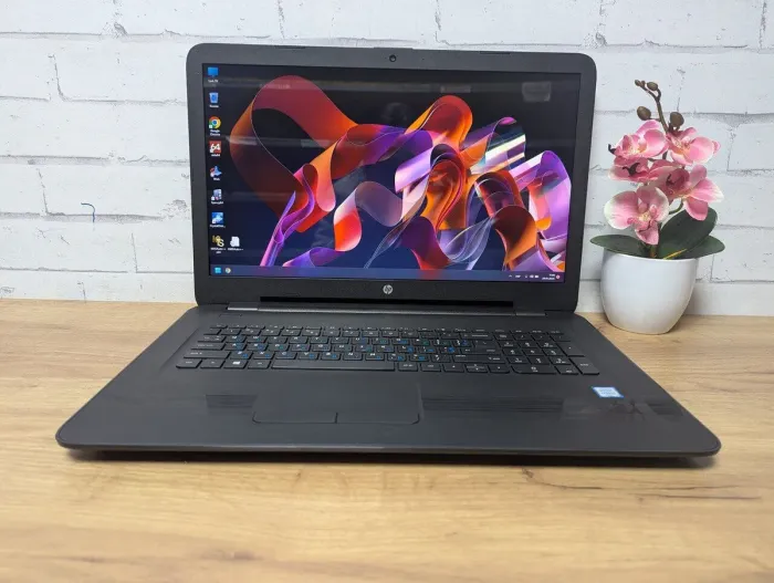 Ноутбук Б-клас HP NoteBook 17-x026nd / 17.3" (1600x900) TN / Intel Core i3-6006U (4 (8) ядра по 2.0 GHz) / 12 GB DDR4 / 128 GB SSD / Intel HD Graphics 520 / WebCam б/в - зображення 2