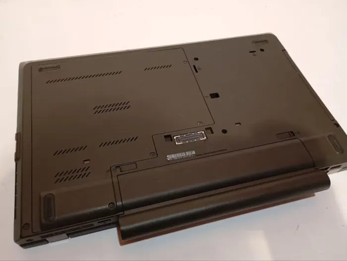 Ноутбук Б-клас Lenovo ThinkPad L540 / 15.6" (1366x768) TN / Core i5-4200M (2 (4) ядра по 2.5 - 3.1 GHz) / 8 GB DDR3 / 240 GB SSD / Intel HD Graphics 4600 / WebCam б/в - зображення 7