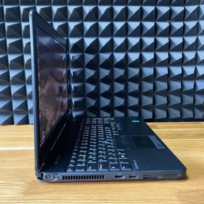 Ноутбук Б-клас Dell Latitude E5540 / 15.6" (1920x1080) TN / Intel Core i5-4310U (2 (4) ядра по 2.0 - 3.0 GHz) / 8 GB DDR3 / 128 GB SSD / nVidia GeForce GT 720M, 2 GB GDDR3, 64-bit / WebCam / DVD-ROM б/в - зображення 4