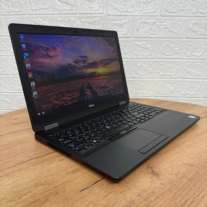 Мобільна робоча станція Б-клас Dell Precision 3510 / 15.6" (1920x1080) IPS / Intel Core i7-6820HQ (4 (8) ядра по 2.7 - 3.6 GHz) / 8 GB DDR4 / 256 GB SSD / AMD FirePro W5130M, 2 GB GDDR5, 128-bit / WebCam б/в - зображення 4