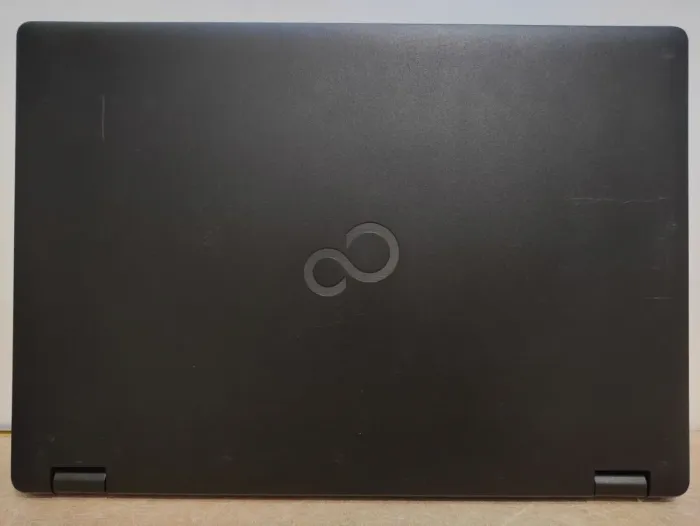 Ноутбук Fujitsu LifeBook E548 / 14" (1920x1080) TN / Intel Core i5-8250U (4 (8) ядра по 1.6 - 3.4 GHz) / 16 GB DDR4 / 256 GB SSD M.2 / Intel UHD Graphics 620 / WebCam / АКБ не тримає б/в - зображення 6