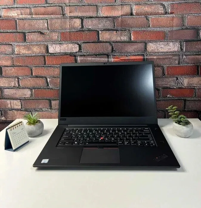 Мобільна робоча станція Lenovo ThinkPad P1 Gen 2 / 15.6" (1920x1080) IPS / Intel Core i9-9880H (8 (16) ядер по 2.3 - 4.8 GHz) / 32 GB DDR4 / 1000 GB SSD M.2 / nVidia Quadro T2000, 4 GB GDDR5, 128-bit / WebCam / Win 10 Pro б/в - зображення 2