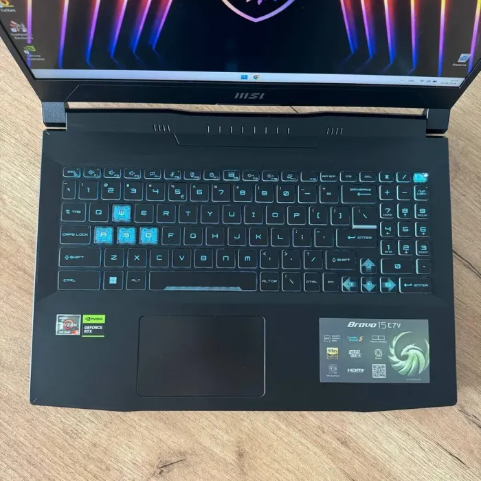 Ігровий ноутбук MSI Bravo 15 C7VE / 15.6" (1920x1080) IPS / AMD Ryzen 5 7535HS (6 (12) ядер по 3.3 - 4.55 GHz) / 16 GB DDR4 / 512 GB SSD / nVidia GeForce RTX 4050, 6 GB GDDR6, 96-bit / WebCam б/в - зображення 7