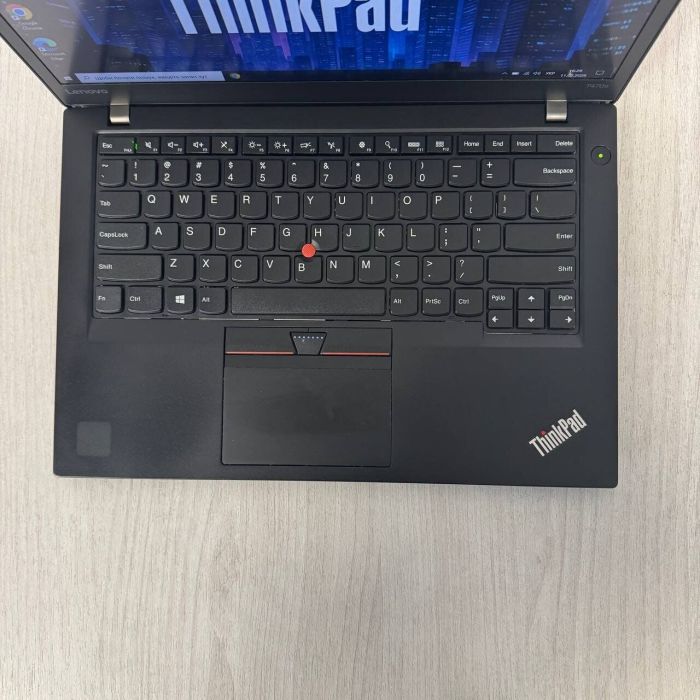 Ультрабук Б-клас Lenovo ThinkPad T470s / 14" (1920x1080) IPS / Intel Core i5-6300U (2 (4) ядра по 2.4 - 3.0 GHz) / 8 GB DDR4 / 256 GB SSD / Intel HD Graphics 520 / WebCam б/в - зображення 3