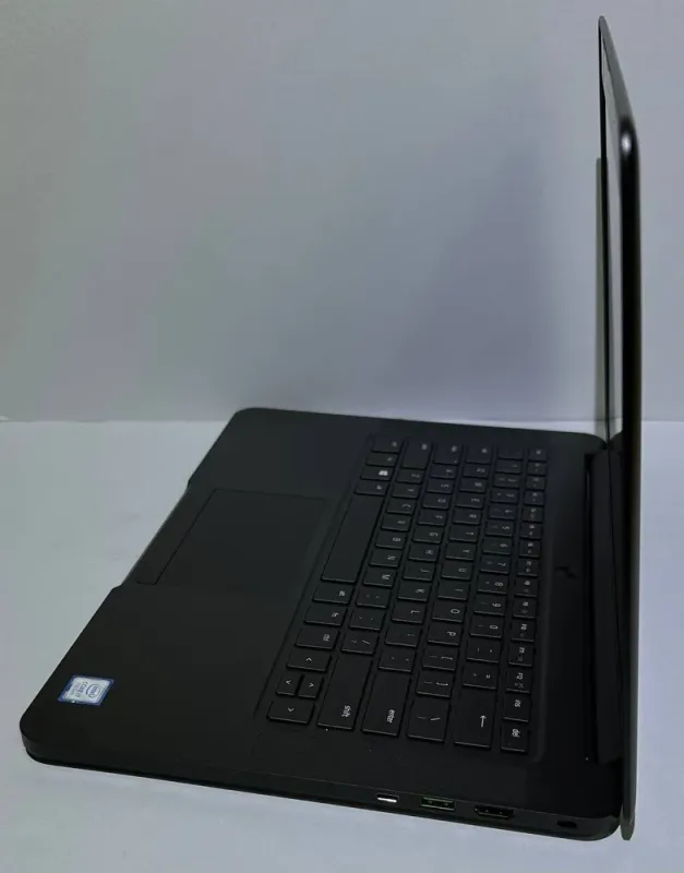 Ігровий ноутбук Б-клас Razer Blade 14 / 14" (1920x1080) IPS / Intel Core i7-7700HQ (4 (8) ядра по 2.8 - 3.8 GHz) / 16 GB DDR4 / 256 GB SSD / nVidia GeForce GTX 1060, 6 GB GDDR5, 192-bit / WebCam / Win 11 Home б/в - зображення 5