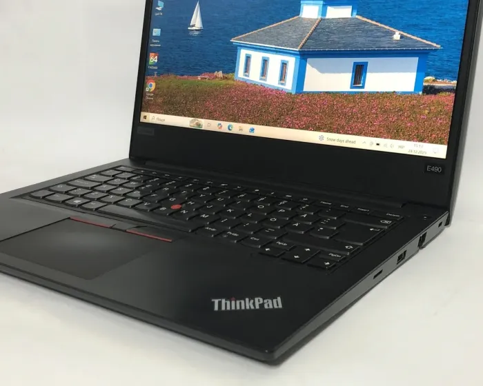 Ультрабук Lenovo ThinkPad E490 / 14" (1920x1080) IPS / Intel Core i7-8565U (4 (8) ядра по 1.8 - 4.6 GHz) / 16 GB DDR4 / 256 GB SSD / AMD Radeon RX 550X, 2 GB GDDR5, 64-bit / WebCam / Win 10 Home б/в - зображення 9