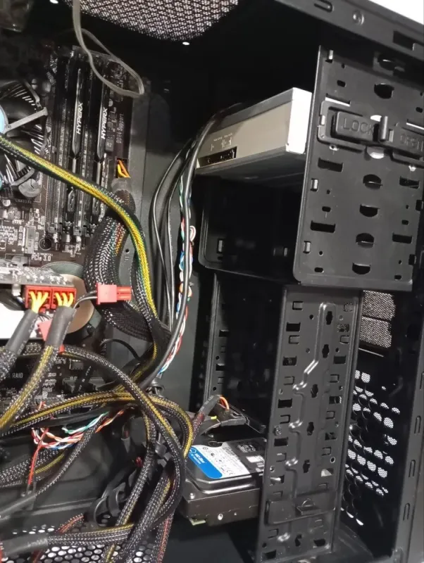 Ігровий ПК Cooler Master Elite 431 Tower / Intel Core i5-6400 (4 ядра 2,7 - 3,3 ГГц) / 16 ГБ DDR4 / 500 ГБ SSD + 1000 ГБ HDD / nVidia GeForce GTX 560, 2 ГБ GDDR5, 256-біт / DVD-RW / 550 Вт б/в - зображення 7