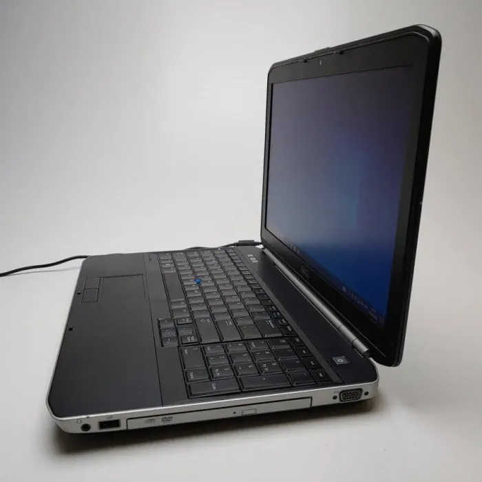 Ноутбук Б-клас Dell Latitude E5520 / 15.6" (1366x768) TN / Intel Core i5-2410M (2 (4) ядра по 2.3 - 2.9 GHz) / 8 GB DDR3 / 512 GB SSD / Intel HD Graphics 3000 / WebCam / DVD-ROM / Win 10 Pro б/в - зображення 5