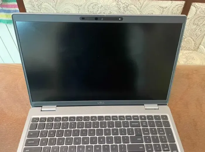 Ультрабук Dell Latitude 5520 / 15.6" (1920x1080) IPS / Intel Core i7-1185G7 (4 (8) ядра по 3.0 - 4.8 GHz) / 16 GB DDR4 / 512 GB SSD / Iris Xe Graphics / WebCam б/в - зображення 5