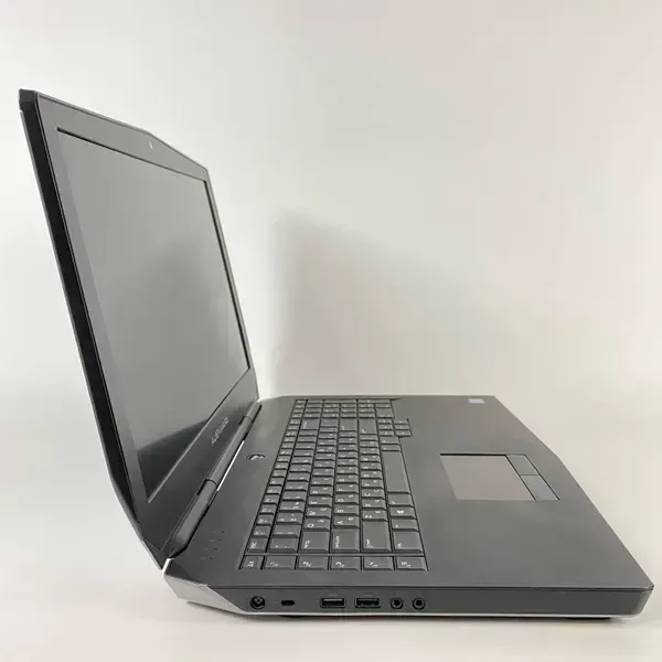 Ігровий ноутбук Dell Alienware 17 R3 / 17.3" (1920x1080) IPS / Intel Core i7-6820HK (4 (8) ядра по 2.7 - 3.6 GHz) / 16 GB DDR4 / 512 GB SSD / nVidia GeForce GTX 980M, 4 GB GDDR5, 256-bit / WebCam / HDMI б/в - зображення 4
