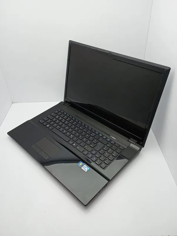 Ноутбук Asus Terra 1748 / 17.3" (1600x900) TN / Intel Pentium B950 (2 ядра по 2.1 GHz) / 6 GB DDR3 / 750 GB HDD / Intel HD Graphics / WebCam б/в - зображення 4