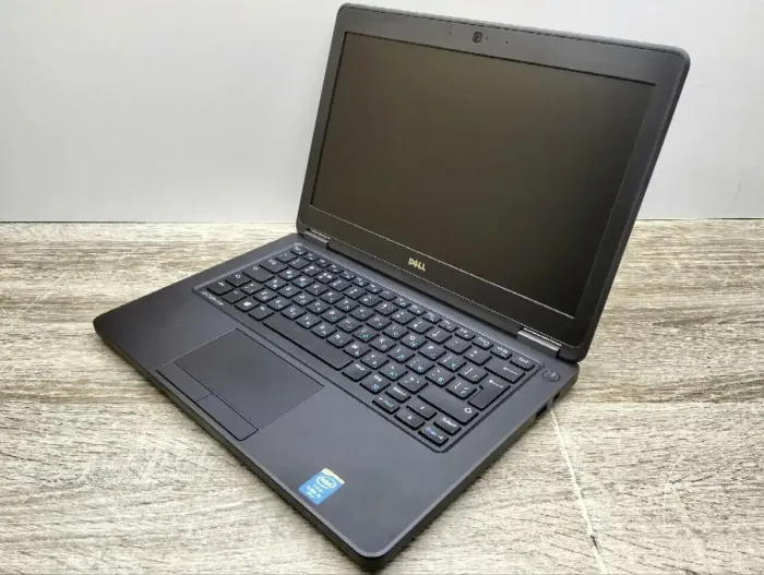 Нетбук Б-клас Dell Latitude E5250 / 12.5" (1366x768) TN / Intel Core i5-5300U (2 (4) ядра по 2.3 - 2.9 GHz) / 8 GB DDR3 / 120 GB SSD / Intel HD Graphics 5500 / WebCam / HDMI б/в - зображення 3