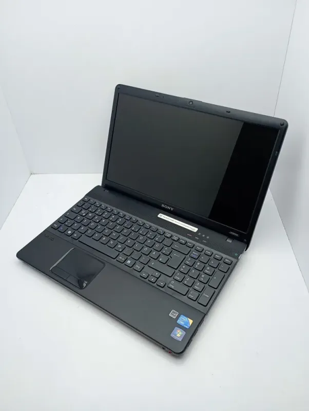 Ноутбук Sony VPC156 / 15.6" (1366x768) TN / Intel Core i3-380M (2 (4) ядра по 2.53 GHz) / 6 GB DDR3 / 320 GB HDD / Intel HD Graphics / WebCam б/в - зображення 4