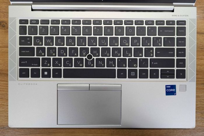 Ультрабук Б-клас HP EliteBook 840 G8 / 14" (1920x1080) IPS / Intel Core i7-1185G7 (4 (8) ядра по 3.0 - 4.8 GHz) / 16 GB DDR4 / 512 GB SSD / Intel Iris Xe Graphics / WebCam / TouchID / Windows 10 б/в - зображення 5