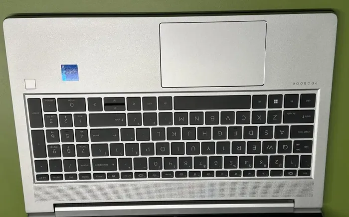 Ультрабук HP ProBook 450 G10 / 15.6" (1920x1080) IPS / Intel Core i7-1355U (10 (12) ядер по 3.7-5 GHz) / 16 GB DDR5 / 256 GB SSD / Intel Iris Xe Graphics eligible / WebCam / Win 11 PRO Lic б/в - зображення 8