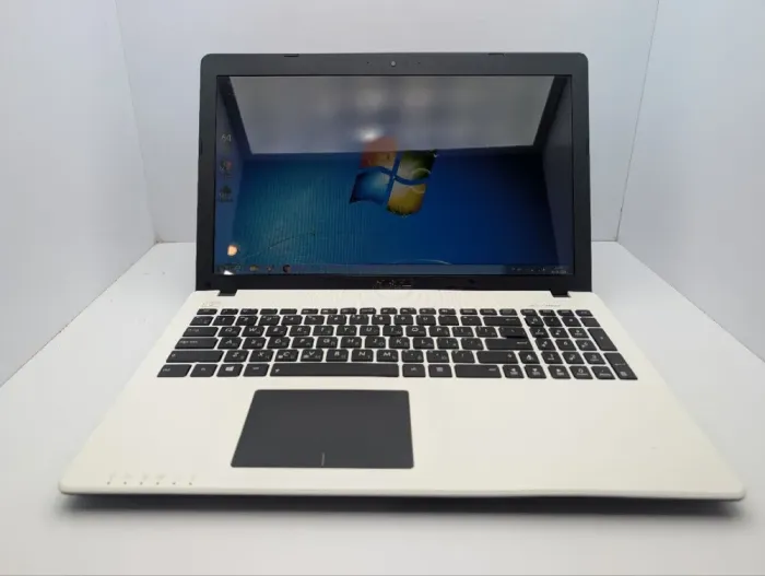 Ноутбук Asus R513C / 15.6" (1366x768) TN / Intel Pentium 2117U (2 ядра по 1.8 GHz) / 6 GB DDR3 / 500 GB HDD / nVidia GeForce 710M, 1 GB GDDR3, 64-bit / WebCam / DVD-ROM б/в - зображення 2