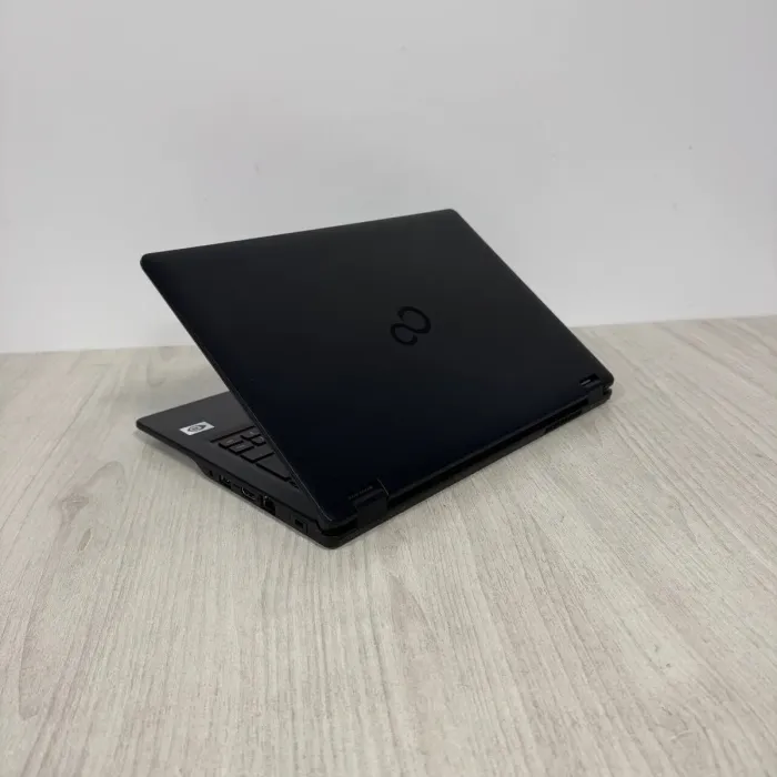 Ноутбук Fujitsu LifeBook E5411 / 14" (1920x1080) IPS / Intel Core i3-1115G4 (2 (4) ядра по 1.7 - 4.1 GHz) / 16 GB DDR4 / 256 GB SSD / Intel UHD Graphics / WebCam б/в - зображення 6