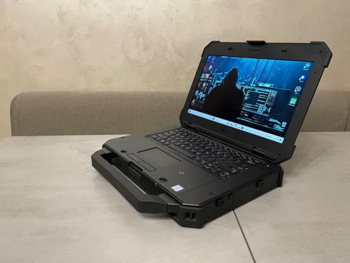 Захищений ноутбук Dell Latitude 7424 Rugged Extreme / 14" (1920x1080) IPS Touch / Intel Core i5-8350U (4 (8) ядра по 1,7 - 3,6 ГГц) / 16 ГБ DDR4 / 256 ГБ SSD / Intel UHD Graphics 620 / WebCam / Два АКБ б/в - зображення 6