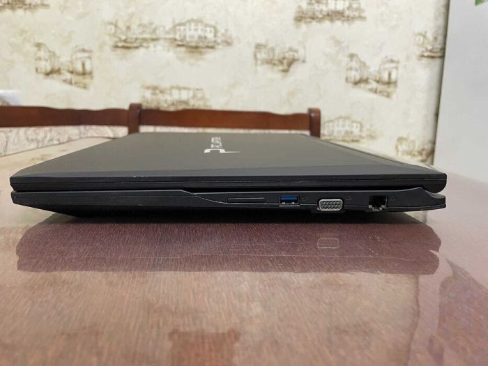 Ігровий ноутбук Clevo N170RD / 17,3" (1920x1080) TN / Intel Core i7-6700HQ (4 (8) ядра по 2,6 - 3,5 ГГц) / 16 ГБ DDR3 / 512 ГБ SSD / nVidia GeForce GTX 960M, 2 ГБ GDDR5, 128-біт / Веб-камера б/в - зображення 6