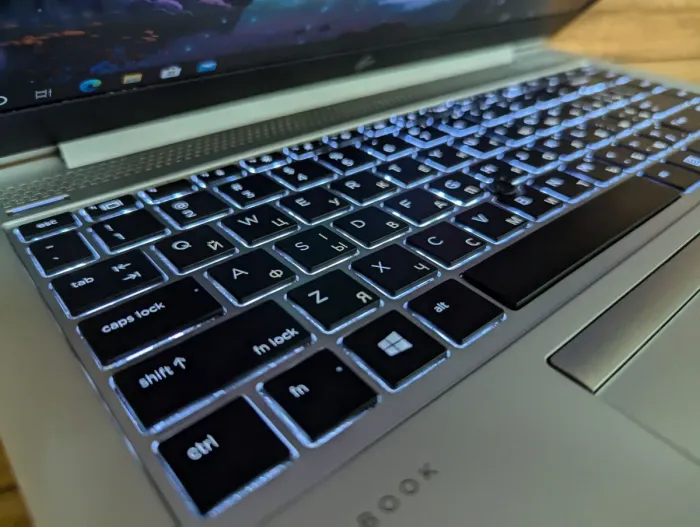 Ультрабук HP EliteBook 840 G6 / 14" (1920x1080) IPS / Intel Core i5-8265U (4 (8) ядра по 1.6 - 3.9 GHz) / 16 GB DDR4 / 512 GB SSD / Intel UHD Graphics 620 / WebCam / Fingerprint / Windows 10 б/в - зображення 6