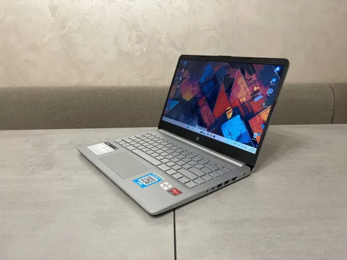 Ноутбук HP Pavilion 14-fq0051nr / 14" (1366x768) TN / AMD Athlon Silver 3050U (2 (4) ядра по 2.2 - 3.2 GHz) / 8 GB DDR4 / 128 GB SSD / AMD Radeon Vega 3 Graphics / WebCam б/в - зображення 5